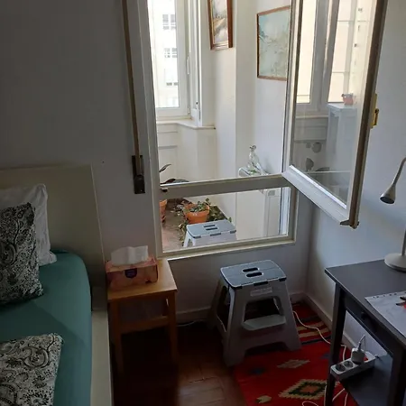 Cozy Near Metro & Airport Δωμάτια σε οικογενειακή κατοικία *